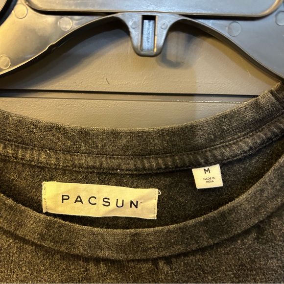 Men’s Pac-Sun size medium Tee (faded look) great pocket detail - Picture 2 of 5